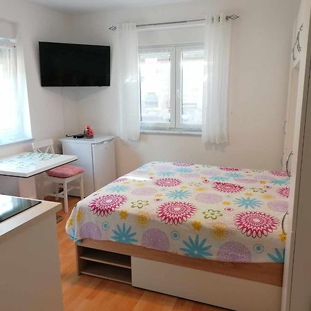 Apartment & Rooms Lilis Изола Экстерьер фото